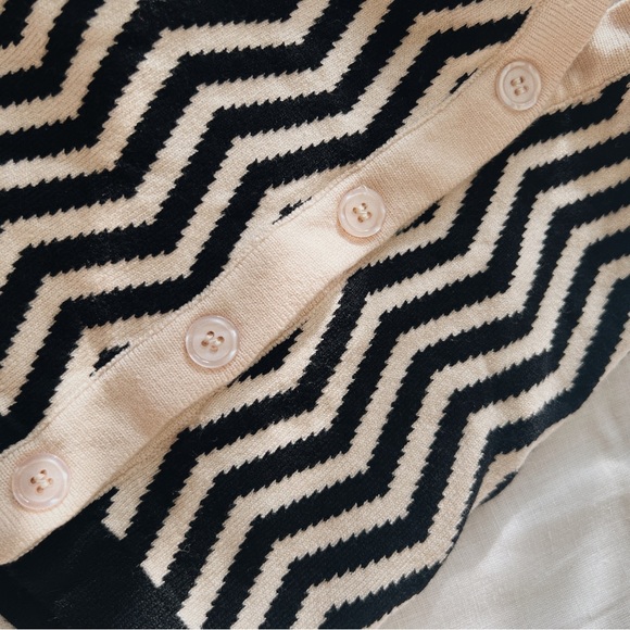 Geometric Halter Top - Picture 3 of 4